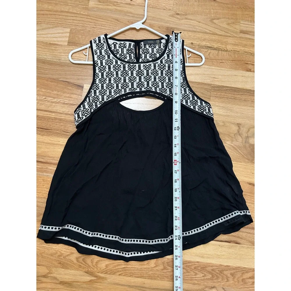 THML Black White Embroidered Cutout Sleeveless Rayon Tank Top‎ Blouse Small